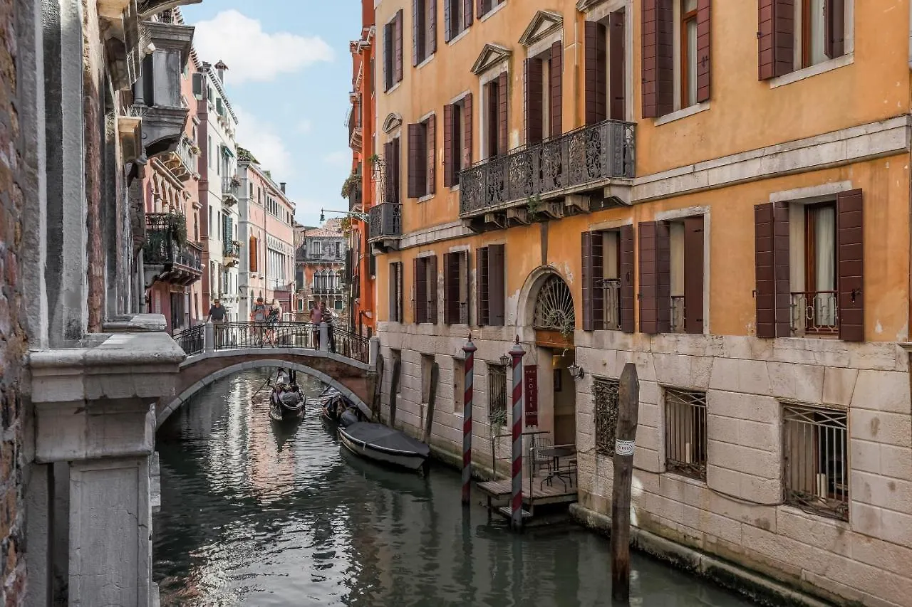 La Corte Dei Cuoridoro 2 Canal View Venedig